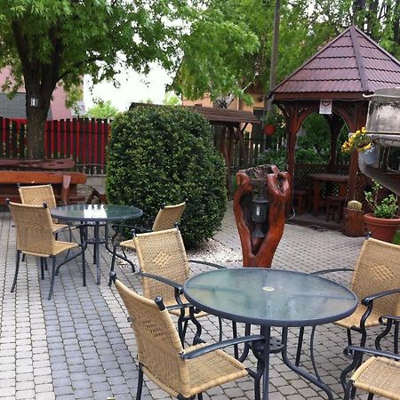 Sarokhaz Panzio Vecsés Exterior foto